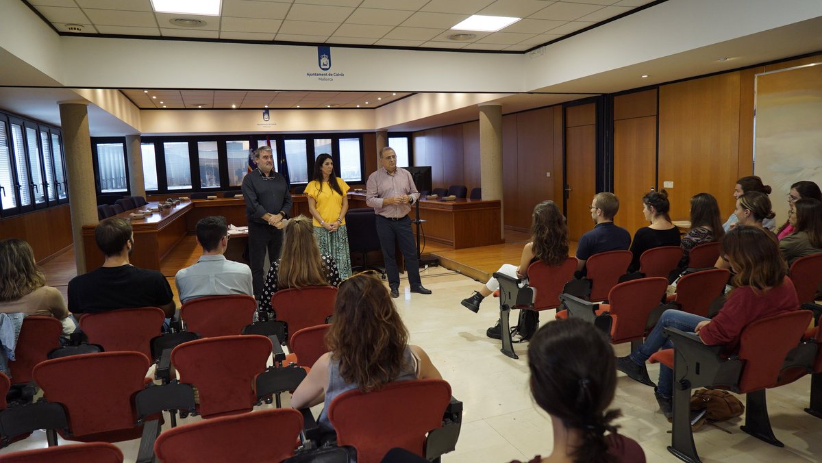 despallargas's tweet photo. Hoy presentación sala plenos  @_Calvia del programa #soibjove #jovesqualificats-#Entitatslocals del @SOIBgoib. En esta convocatoria se han contratado 13 personas jóvenes con titulación superior (grados y ciclos formativos de grado superior) Gracias @AlfonsoCalvia @885eee55674e4f3 https://t.co/L1F2sJh46d