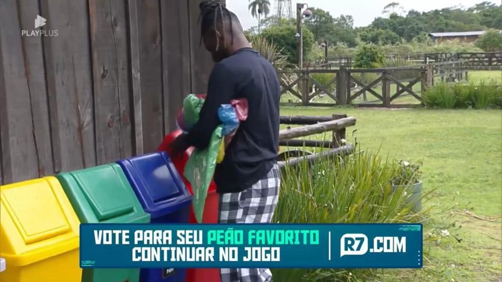 UrachSemGrife's tweet photo. 🚨 ESPALHEM! Enquanto fazia a separação do lixo, Pelé, do GRUPO B, soltou essa: "Eu vou mat4r essa fazendeira (Bia) dos infernos" #AFazenda https://t.co/87fzgSlw15