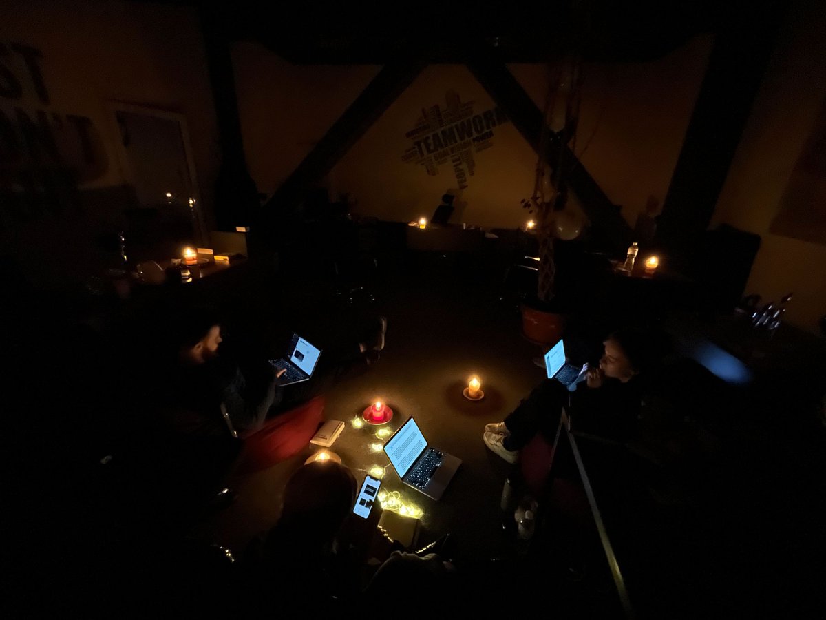 KyivIndependent's tweet photo. The work doesn’t stop at the Kyiv Independent’s office when power goes out.

Like everyone in Ukraine, we experience frequent power outages. Like everyone in Ukraine, we won't be stopped by it. 💪🕯️ 

Support us: https://t.co/IbR3o7izPB. https://t.co/sUXZIzTNoE