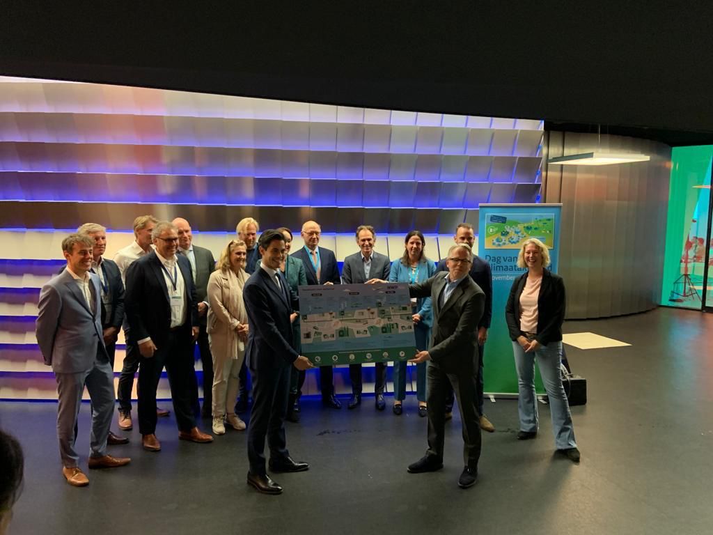 Op de dag van het #Klimaatakkoord werd de Routekaart Waterstof aangeboden aan <a href="/MinisterKenE/">Minister KGG</a>. Onze collega <a href="/rvanstaveren/">Rick van Staveren</a> sprak vanuit zijn rol bij <a href="/Energie_NL/">Energie-Nederland</a> over het opschalen van waterstofproductie.