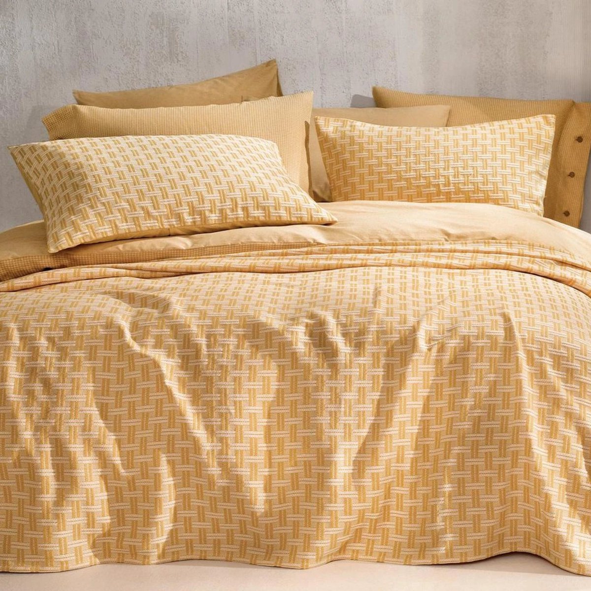 authenticstyle6's tweet photo. CLARA | Queen Size Woven Quilt Set with 2pc Pillow Cases, 90x95 inches Please visit us 👉 https://t.co/lfhGj5LqYS
#housewarming #christmas #bedding #bedroomdecor #housedecor #quiltset #mustard #giftidea #giftformom #interiordesign #bedroom #bedspread #blanketthrow https://t.co/kE928FR9y3