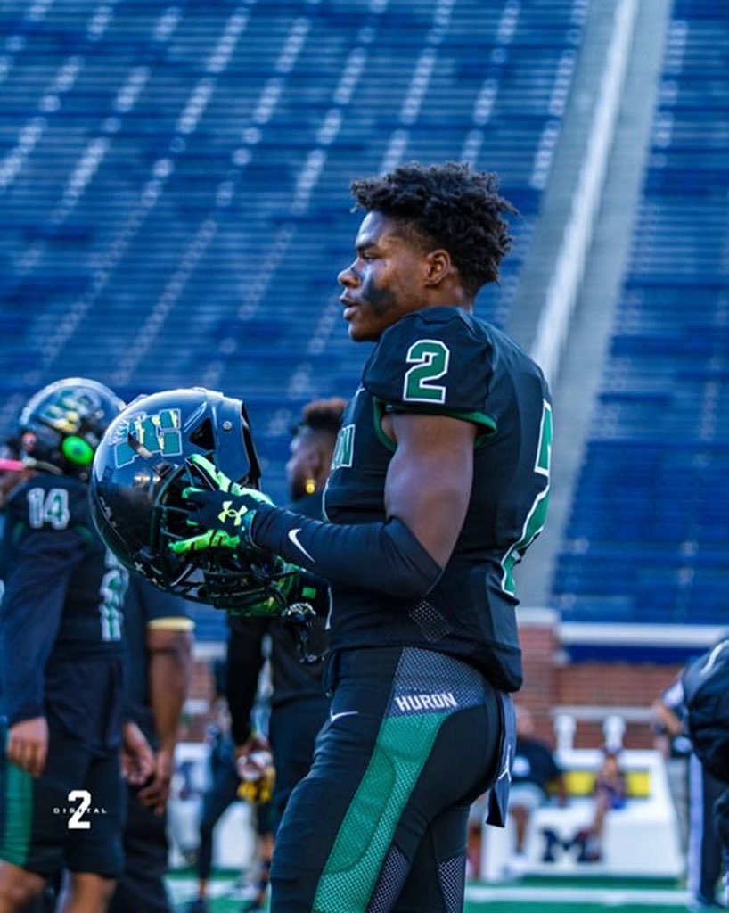 DonelGreen's tweet photo. Senior szn highlights https://t.co/mX8DEaxVkg https://t.co/NPBE2zUr50