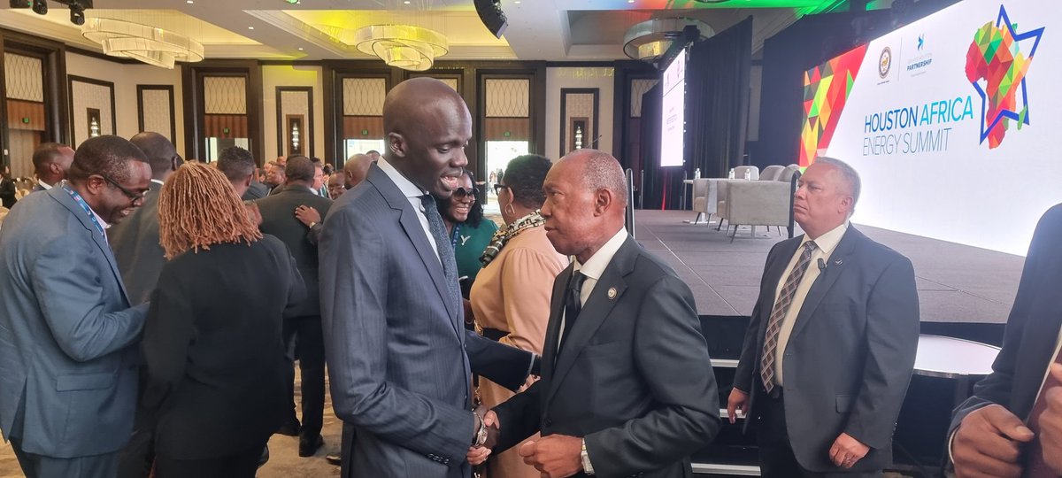 puot_kang's tweet photo. I had a hearty conversation with Lord Sylvester Turner, Mayor of Houston during the Energy Summit in the United States of America. He was such an honourable man and a true leader.
@SilvesterTurner #Energysubmit #SSOT #SouthSudan #COP27 https://t.co/OoaCuWeeRo