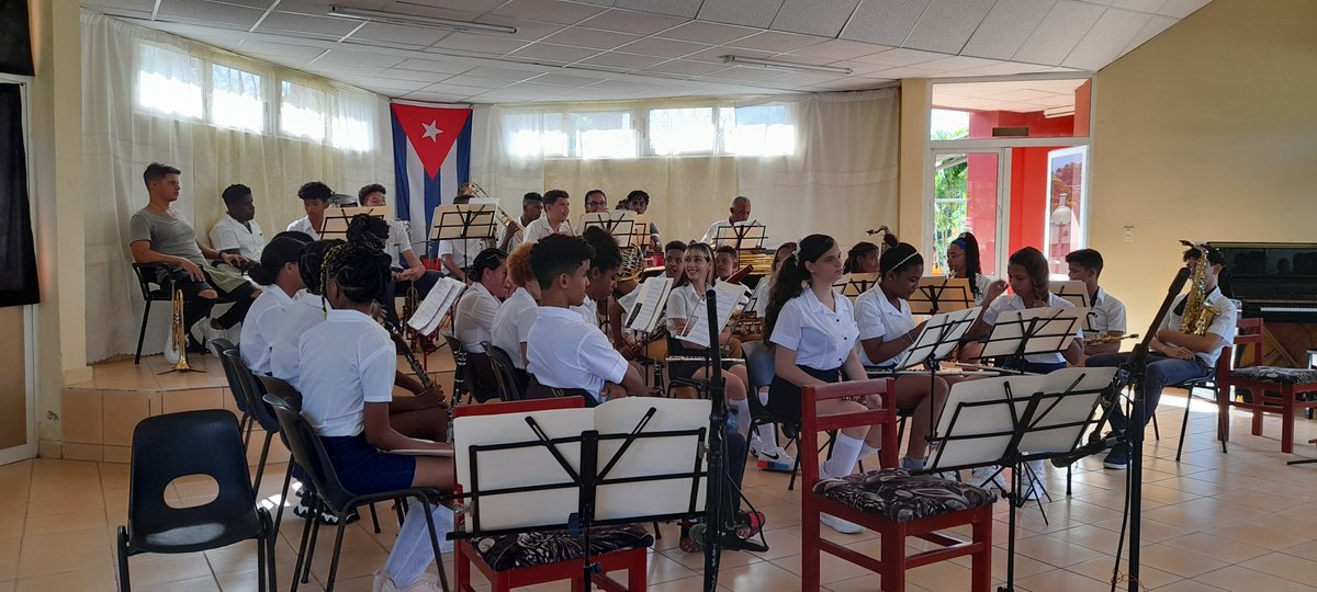 EscuelaProfesi1's tweet photo. En la mañana de hoy la Escuela Profesional de Música "Antonia Luisa Adoración Cabal Salis" de Guantánamo efectuó el acto de graduación correspondiente al curso escolar 2021-2022. 
#60añosformandorevolución
#ElArteDeEnseñarElArte
#MejorSinBloqueo
#CubaEsCultura https://t.co/yHxgWlqAXf