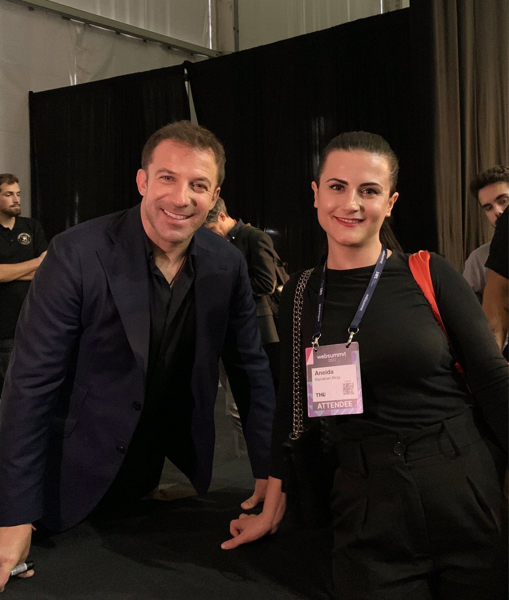 AneidaB's tweet photo. Met favorite footballer at #WebSummit2022 and he wrote a nice dedication for my kids 💥@delpieroale @WebSummit #juventus #italiafans #WebSummit https://t.co/k99oxAquys