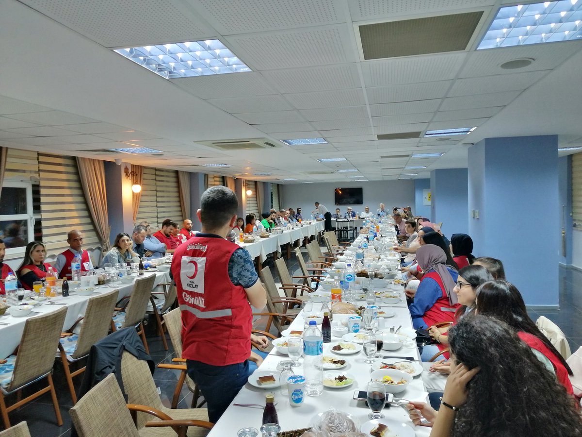 Adana İl Koordinasyon Toplantısı Kızılay Genel Sekreterimiz Sn. Ramazan Saygılı, Adana İl Merkez Başkanımız Sn. Halil Ahmet Çolak, İlçe Şube Başkanlarımız ve çalışma arkadaşlarımızın katılımlarıyla yapıldı.

#kızılayhaftası
#DündenDahaGüçlüyüz