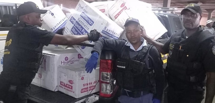 247SecurityZA's tweet photo. The 24/7 Security Special Operations Team and K9 Unit participating in a Joint Operation with Bramley SAPS. 1000+kg of suspected stolen goods were confiscated and transported to SAPS.
#team247 #proudly247
#security #securityservices #247security #247securityservices #247k9unit 🇿🇦 https://t.co/kXvGo0Qny3