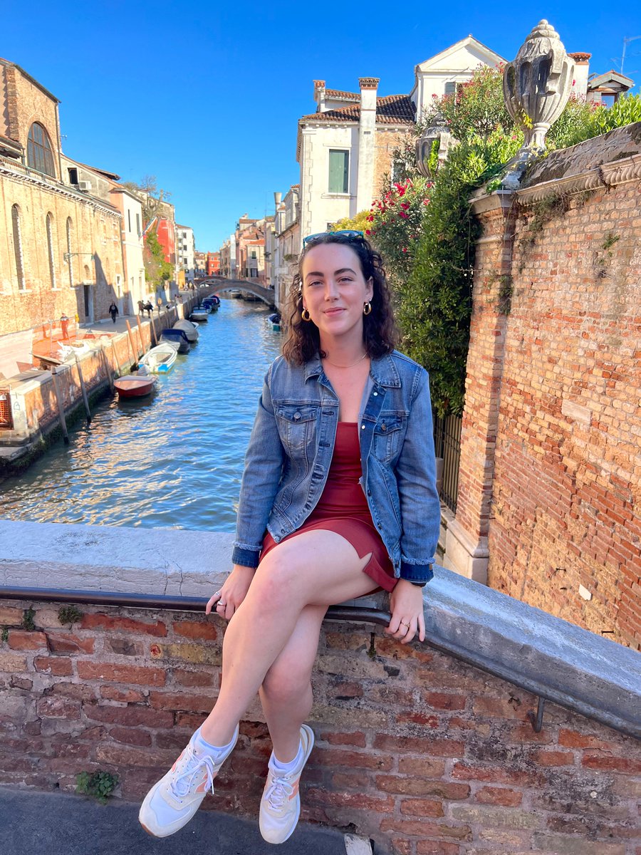 UVAEdAbroad's tweet photo. Did you study abroad recently?! We’re gathering tonight at 5:00pm in Hotel A to discuss tips and resources for articulating the value of study abroad, and to connect you with other study abroad returnees! Insomnia cookies will be provided.We hope to see you there! https://t.co/jxN7c5GOyE
