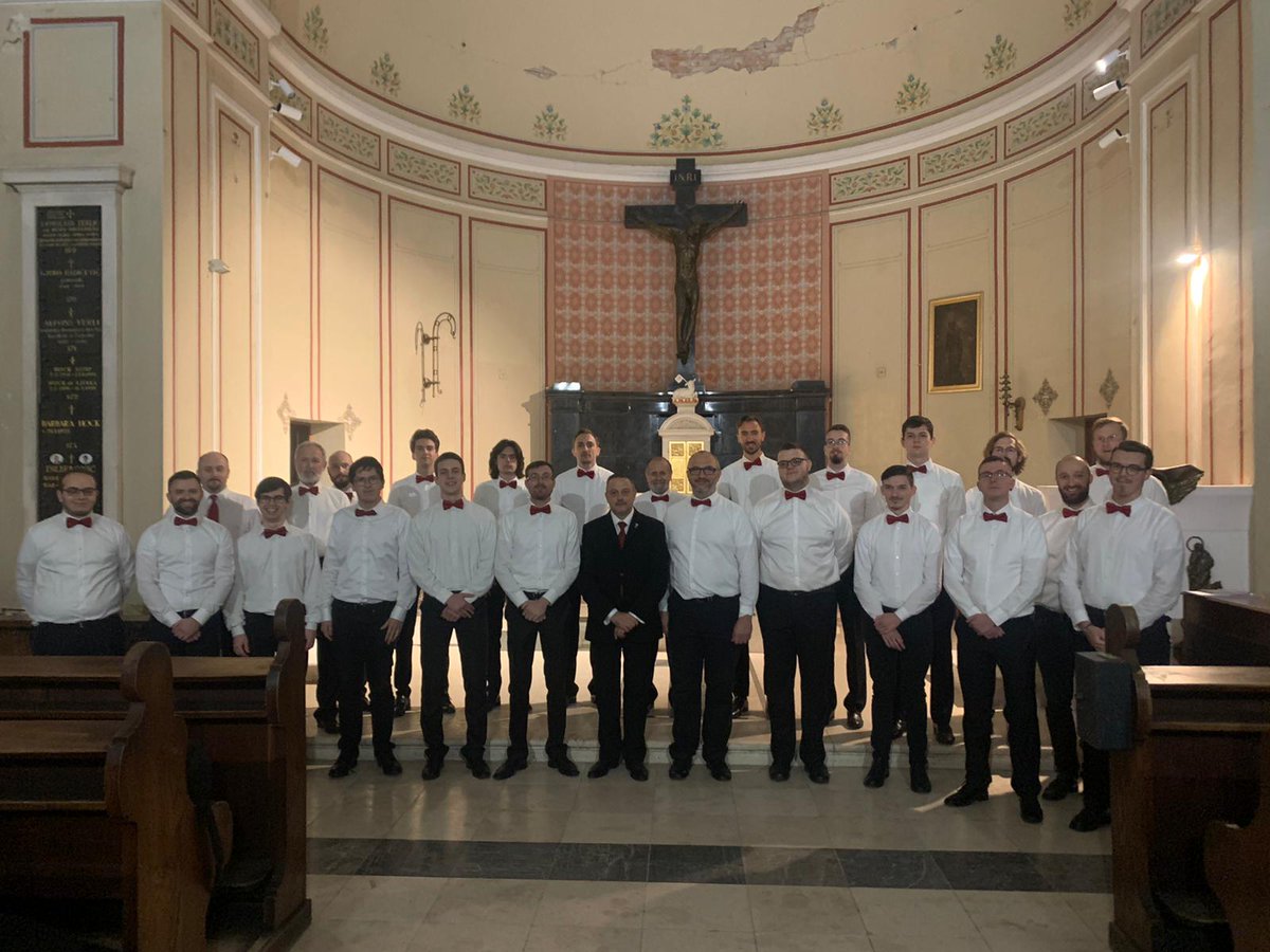 AKMUZFER's tweet photo. ⛪️ Pjevali smo Svetu Misu na blagdan Svih Svetih na Mirogoju koju je predvodio kardinal Josip Bozanić
Na orguljama nas je pratio prof. Nikola Sebastian Jambrošić https://t.co/T7vG5EBxTZ