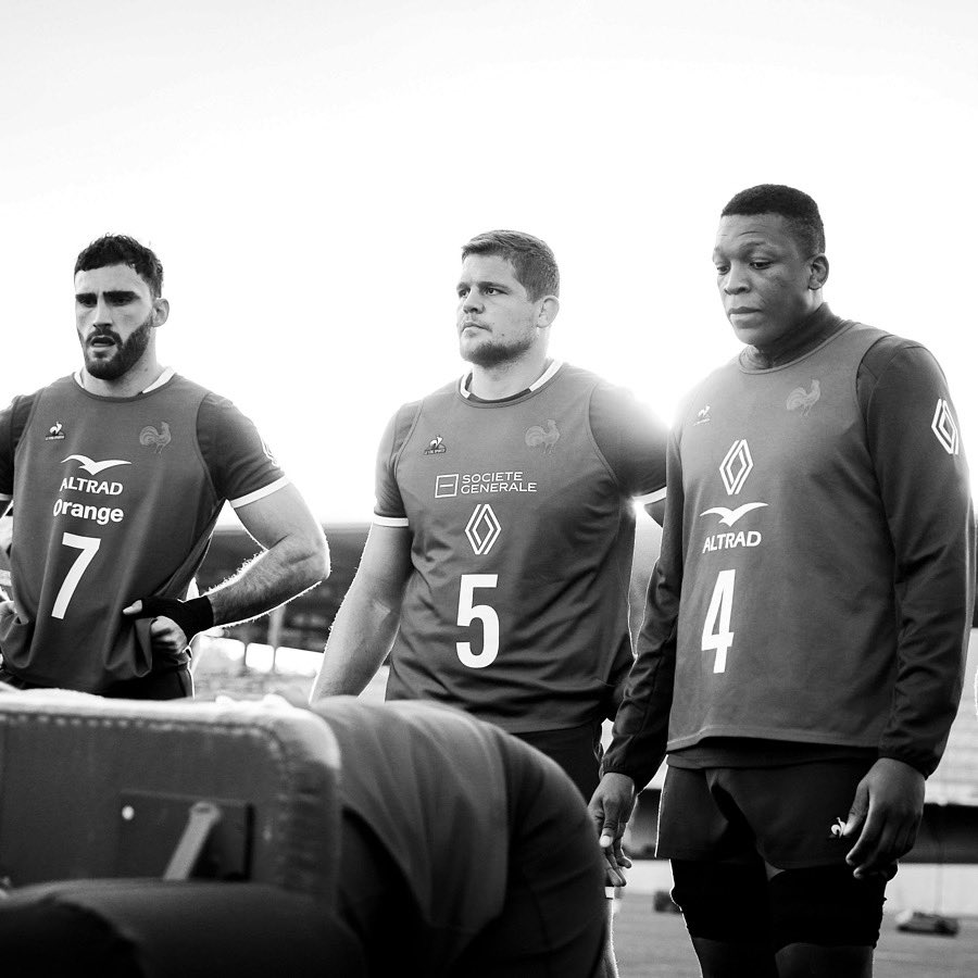 Très déçu de quitter le groupe de cette façon… Je souhaite un bon match aux bleus face à l’Australie !🇫🇷 #XVdeFrance #NeFaisonsXV #francerugby