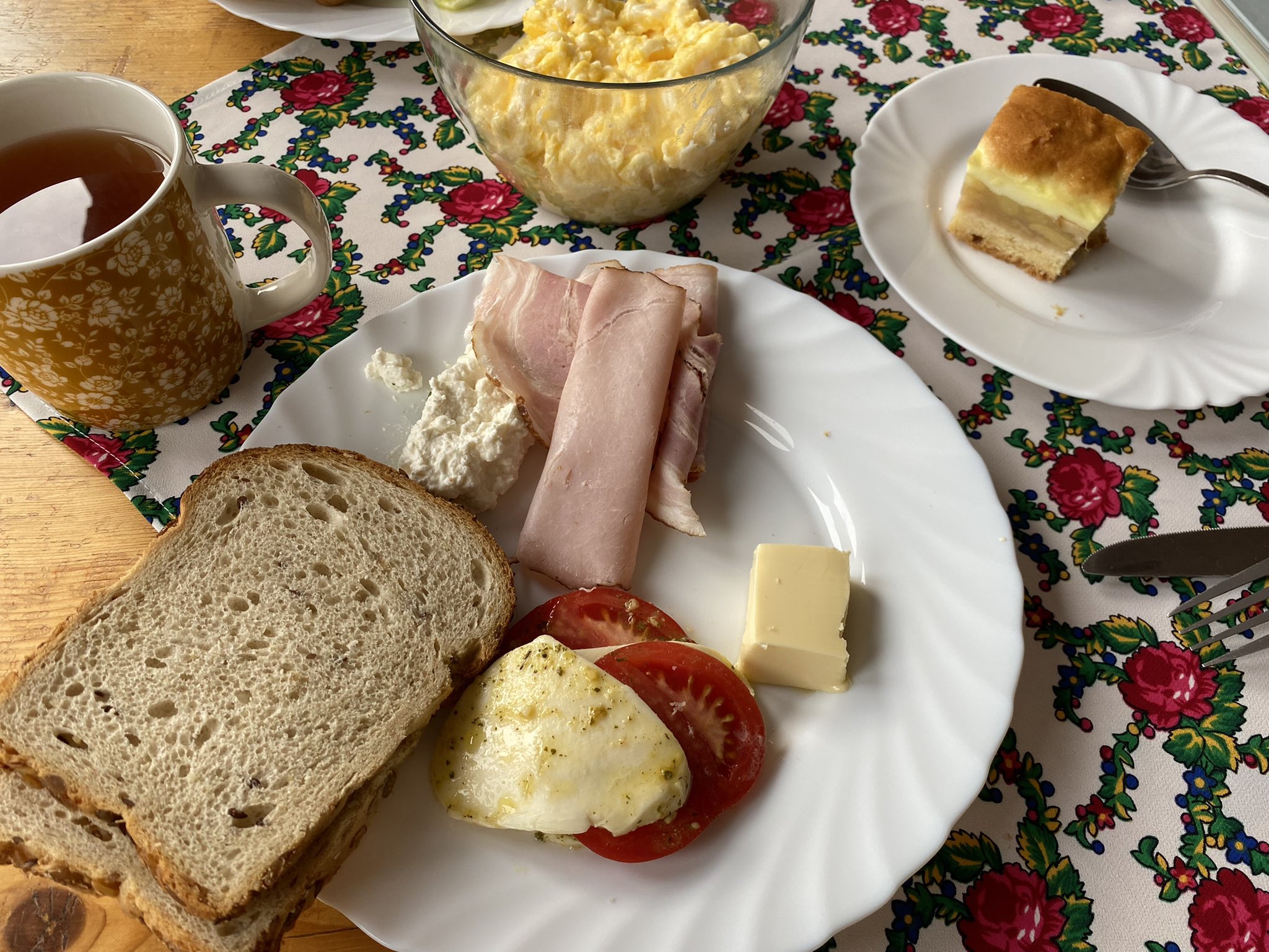 daniel-foubert-on-twitter-what-do-ukrainians-eat-for-breakfast