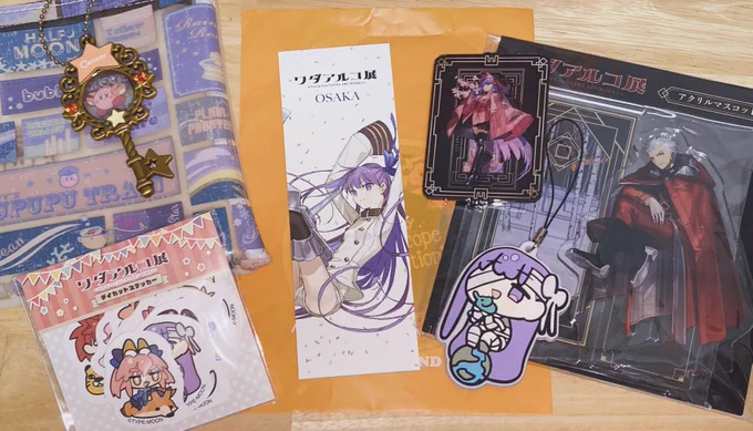 めちゃくちゃ今更なんですが先日ワダアルコ展に行ってきましたのよ展示は言わずもがな最高だし特典で推しも引けて幸せでしたわアチャ男も全然推しじゃないけど買っちゃったしBBちゃんもプロテアもかわよで大満足……次はカルナさんのグッズを待っています 