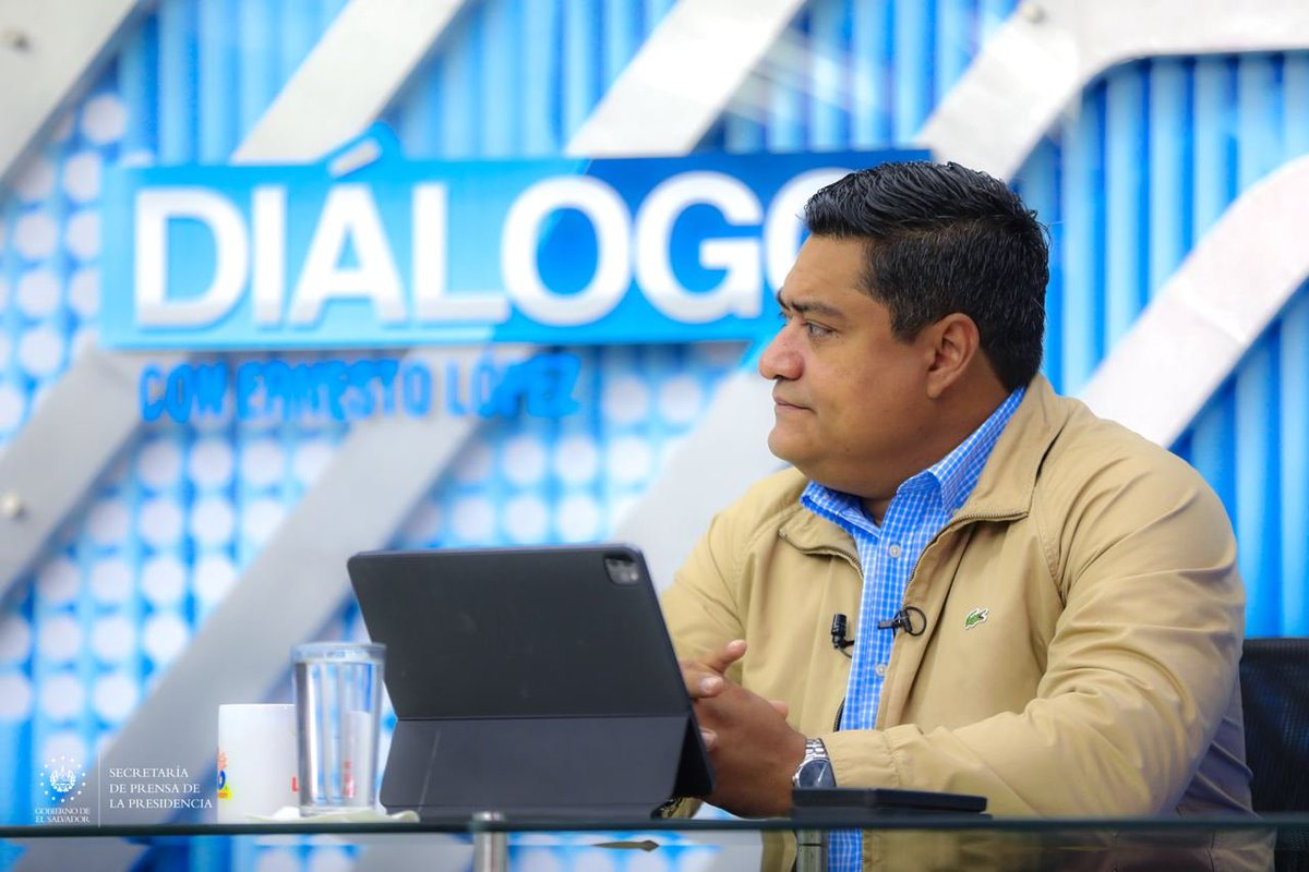 DiarioLaGaceta's tweet photo. #Agricultura | El ministro de @AgriculturaSV, @EnriqueParadaSV, informa que el Gobierno ha habilitado líneas de crédito, a través del #FIREMPRESA y @BANDESAL, para que los productores puedan acceder y proteger los cultivos con exceso de humedad. https://t.co/81djWf2Cnl