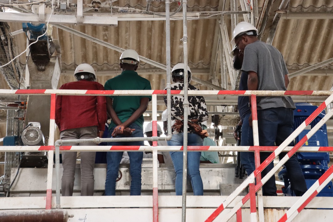 SenegalSimplon's tweet photo. #Throwback
Nos apprenants de la P2 #ADEFNIPA ont visité @NmaSanders . 🥳 Créée le 13 mars 1996, cette entreprise industrielle sénégalaise évolue dans le secteur de l'agroalimentaire. https://t.co/BfaeJJgtTl
