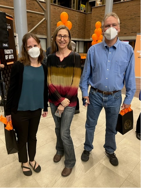 Congrats, to 3 very special reasons for the continued success of UWaterloo Psych and its sterling international reputation:
Our 2021 Arts Award winners!
Dr. Katherine White- Excellence in Research
Dr. Ramona Bobocel- Excellence in Teaching
Bill Eickmeier- Excellence in Service