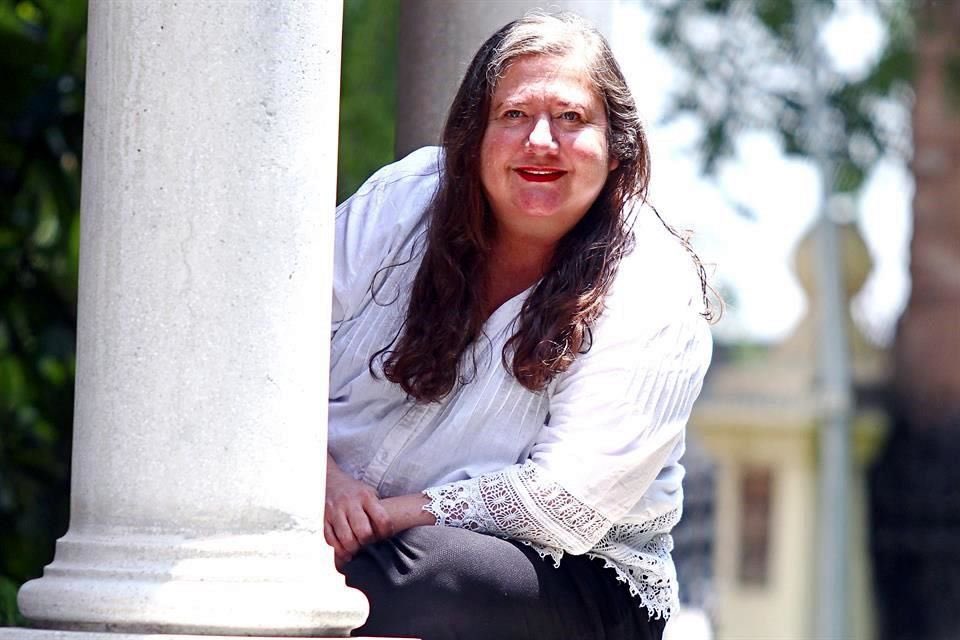 Con tristeza me entero de la muerte de una de mis escritoras favoritas, Patricia Laurent Kullick. Una complicación por trombosis a los 60 años.
Lean por favor “El camino de Santiago” (dueño de la razón, del ego y la voluntad).
Descanse en paz.
Las letras regias están de luto,
FF