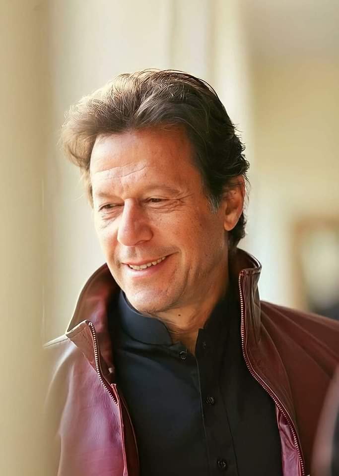 FakhriSwabi's tweet photo. @hinaparvezbutt یا اللہ عمران خان 
کو اپنے حفظ وامان میں رکھنا
آمین

#عمران_خان_ہماری_ریڈ_لائن https://t.co/GCJJsMMjRK