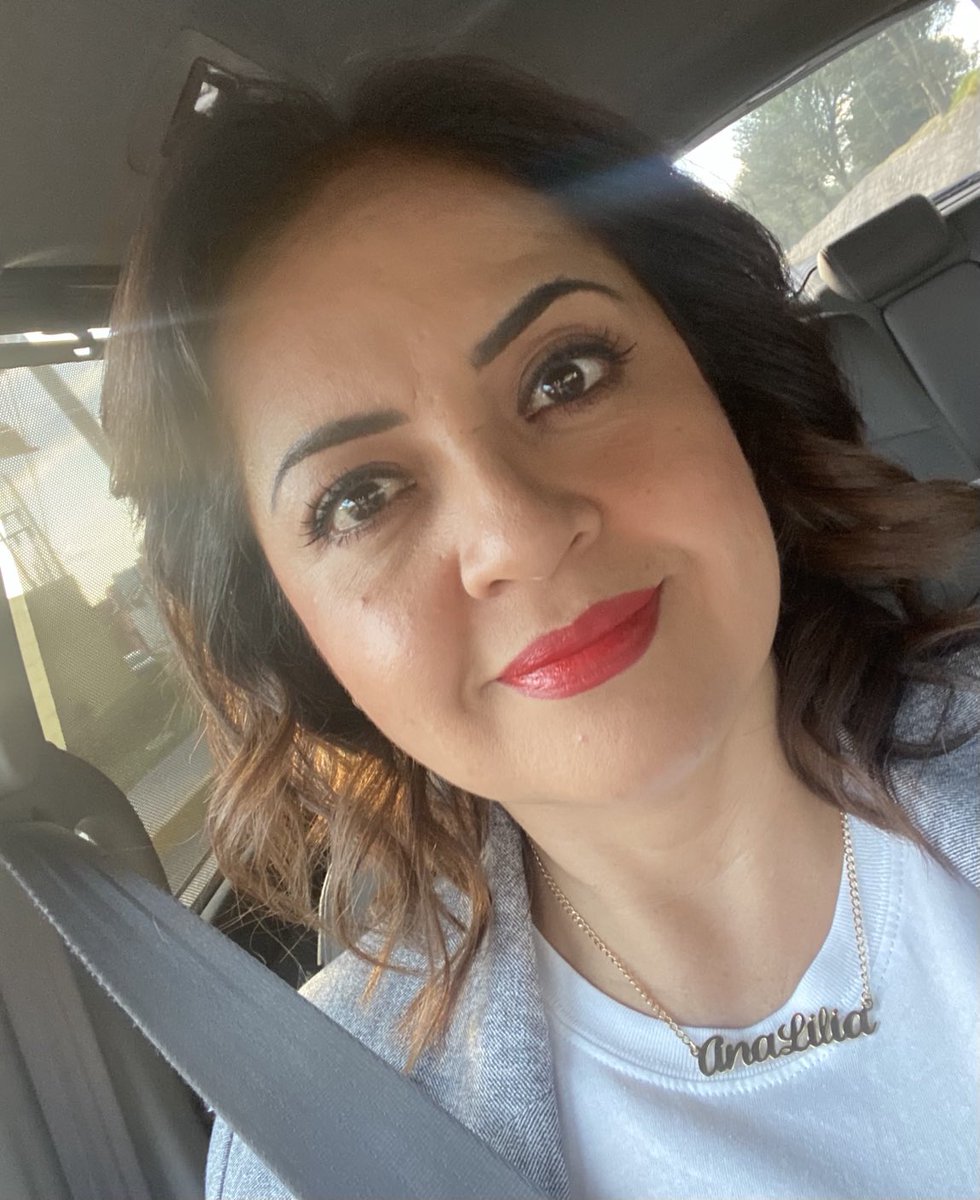 AnaLiliaHerrera's tweet image. A cerrar la semana con toda la actitud; ¡les mando un abrazo lleno de energía positiva! ☀️🙌🏼