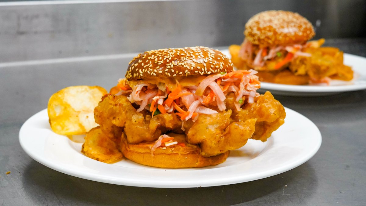 kitchendoorfood's tweet photo. In honour of #NationalSandwichDay pop in to The Food Shop and grab one of our gourmet hot sandwiches 😋
Available on our Hot Lunch to go menu from 11am - 2pm, available until Friday
See you soon 😀
#Lunchtogo
The Food Shop | 110 Higney ave
902•832•5213 https://t.co/GyNnqY7HqG