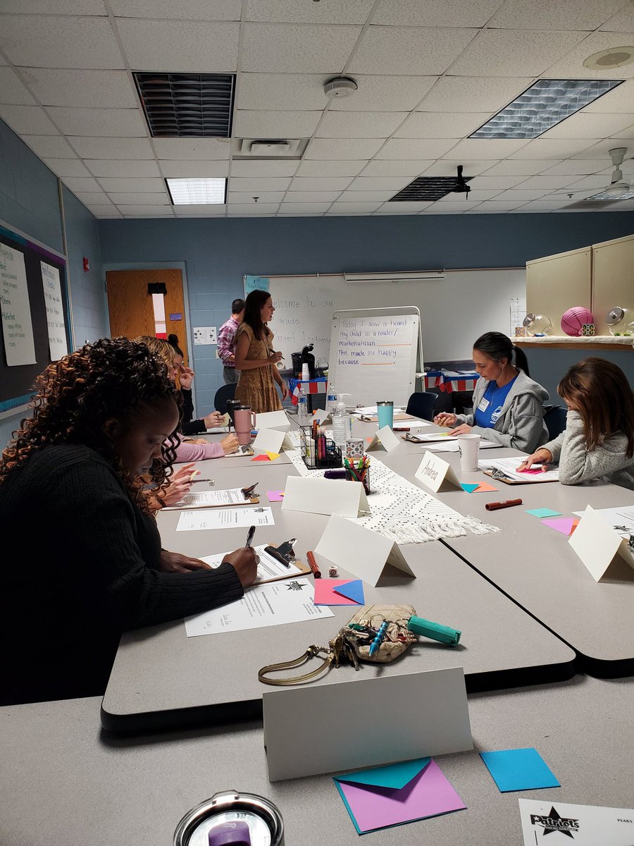 APadamsEMS's tweet photo. Peaks Mill Elementary is building Community with their 5th Grade Parent Academy #weallthrive @PeaksMillProud @OneTeamFCS @Stella_Pollard #connecting #Community #lifelonglearners #workshopmodel @PEBCorg https://t.co/1apnK9LV7w