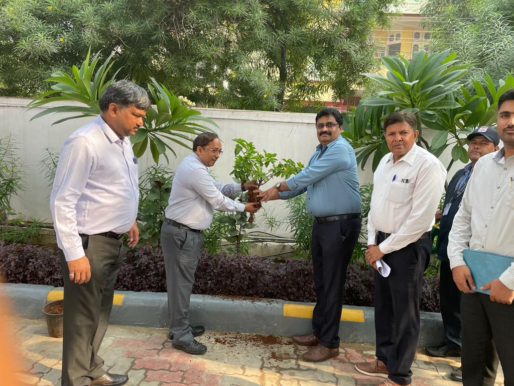 HPCL_JaipurRO's tweet photo. Today Tree Plantation Activity Was Done By Shri MuraliKrishna Venkata Vadevu, CGM- Retail (HQO) Along With Other Senior Officials At HP Centre Vidyadhar Nagar, Jaipur. The Activity Was Followed By Interacting With CSA And Rewarding Them With Spot Reward. @HPCL @hpcl_NWZ @Rg03Goel https://t.co/KtIrjzNImZ