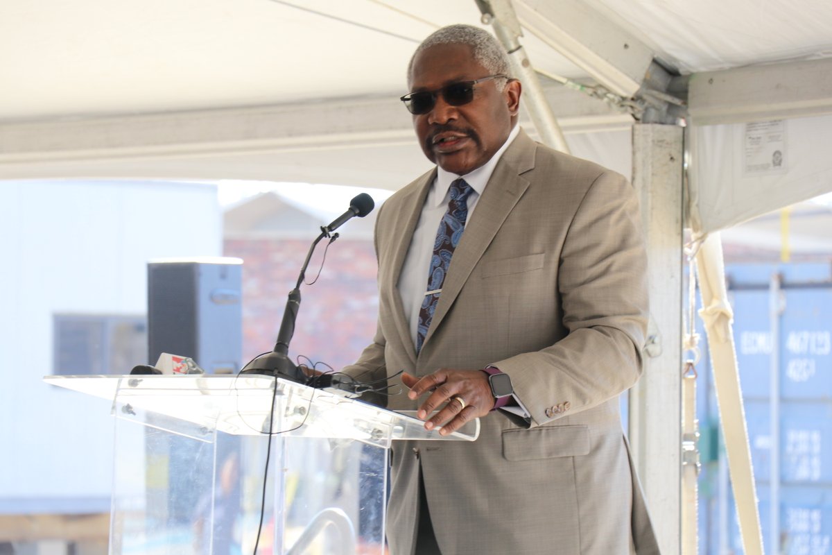 JacksonAdvocate's tweet photo. On Nov. 2nd, Mayor Chokwe Antar Lumumba, Congressman Bennie G. Thompson and Senator John Horhn joined the local community and development partners to celebrate the groundbreaking of The Pearl, a $28 million affordable senior housing and healthcare clinic. https://t.co/4KejmxvhpE