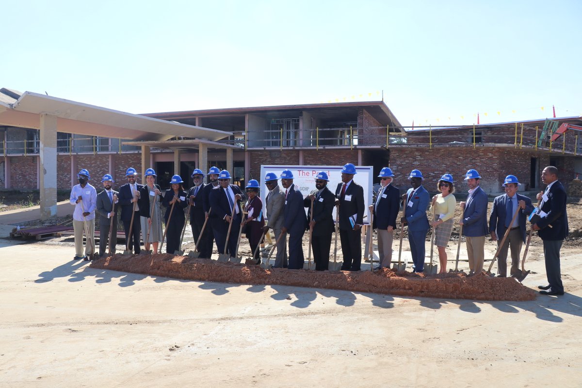 JacksonAdvocate's tweet photo. On Nov. 2nd, Mayor Chokwe Antar Lumumba, Congressman Bennie G. Thompson and Senator John Horhn joined the local community and development partners to celebrate the groundbreaking of The Pearl, a $28 million affordable senior housing and healthcare clinic. https://t.co/4KejmxvhpE