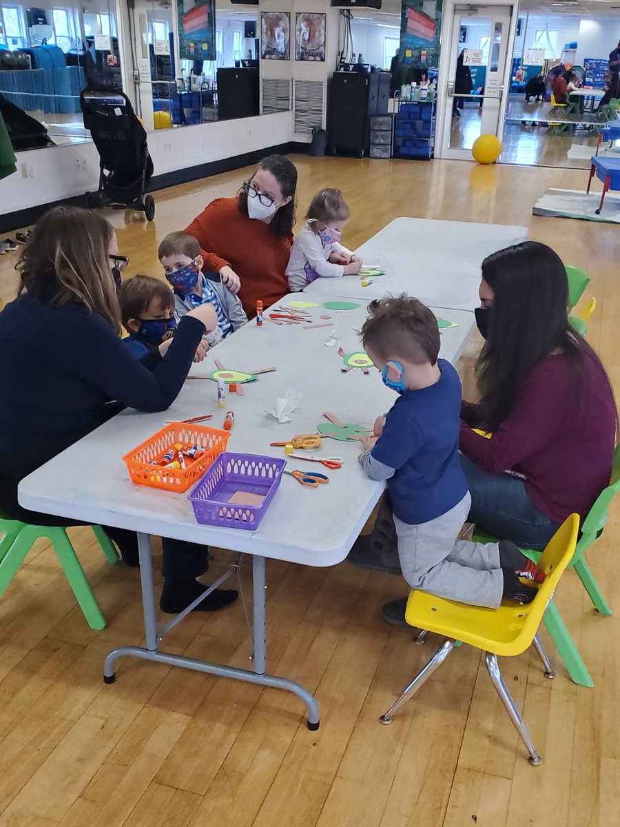MetuchenYMCA's tweet photo. Check out more photos of our Explore &amp; More class! This parent-and-child class provides activities for children, such as sensory play and arts-and-crafts. We all have the best time in this class! 🤗🏫 #YMCA #MetuchenNJ https://t.co/3DFyrdOc0F