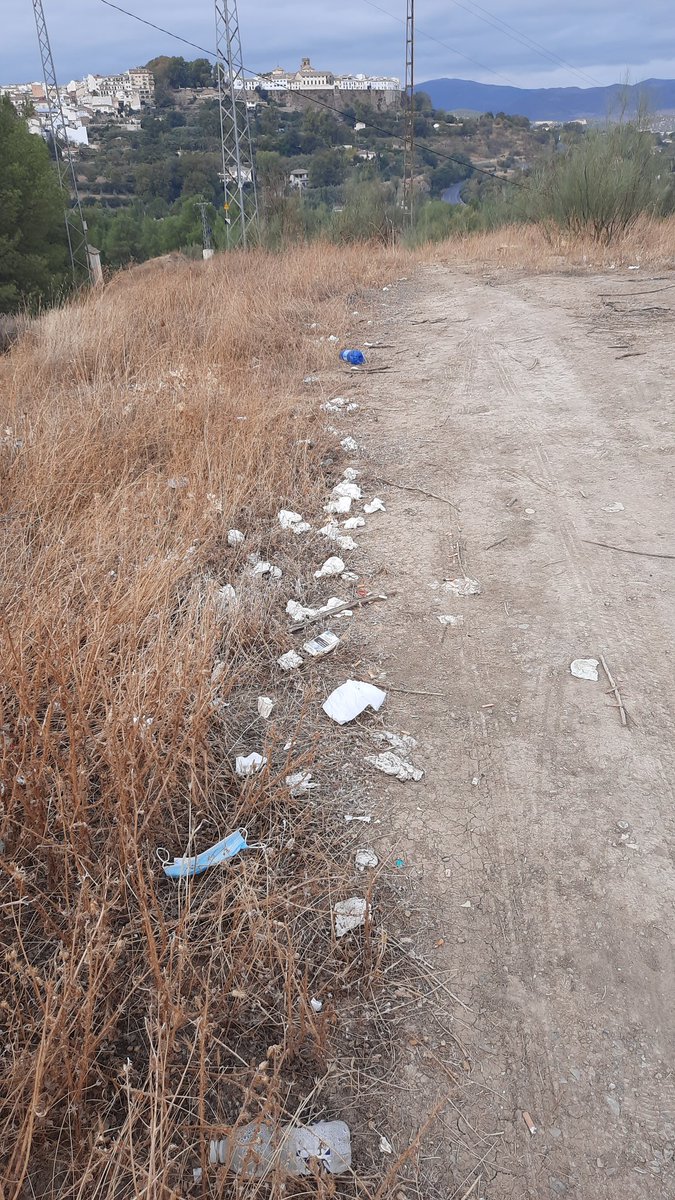 RCamachoLp's tweet photo. Hace unos días me inscribí en ruta organizada a Ermita de S. Miguel. Algunas zonas por donde pasamos estaban llenas de #basuraleza. Me hice una promesa, volvería a hacer #plogging y limpiarlas.
Hoy ha sido el primer día de varios de limpieza.
@turismodepriego 
@Subbetica https://t.co/faSB89IU8J