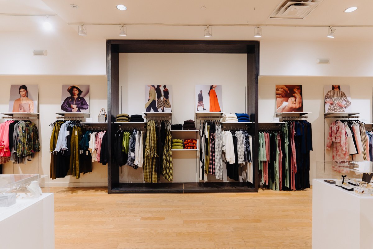 Our new fashionista friends at <a href="/made_inland/">INLAND</a> are now open! Featuring over 50 Canadian designers, visit to shop fashion, jewellery, accessories and more. Open now through December 27, find them on the west side of the Centre, next to Ron White. bayviewvillageshops.com/blog/welcome-t…