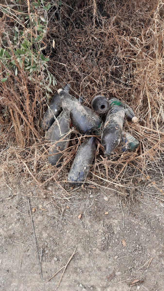 RCamachoLp's tweet photo. Hace unos días me inscribí en ruta organizada a Ermita de S. Miguel. Algunas zonas por donde pasamos estaban llenas de #basuraleza. Me hice una promesa, volvería a hacer #plogging y limpiarlas.
Hoy ha sido el primer día de varios de limpieza.
@turismodepriego 
@Subbetica https://t.co/faSB89IU8J