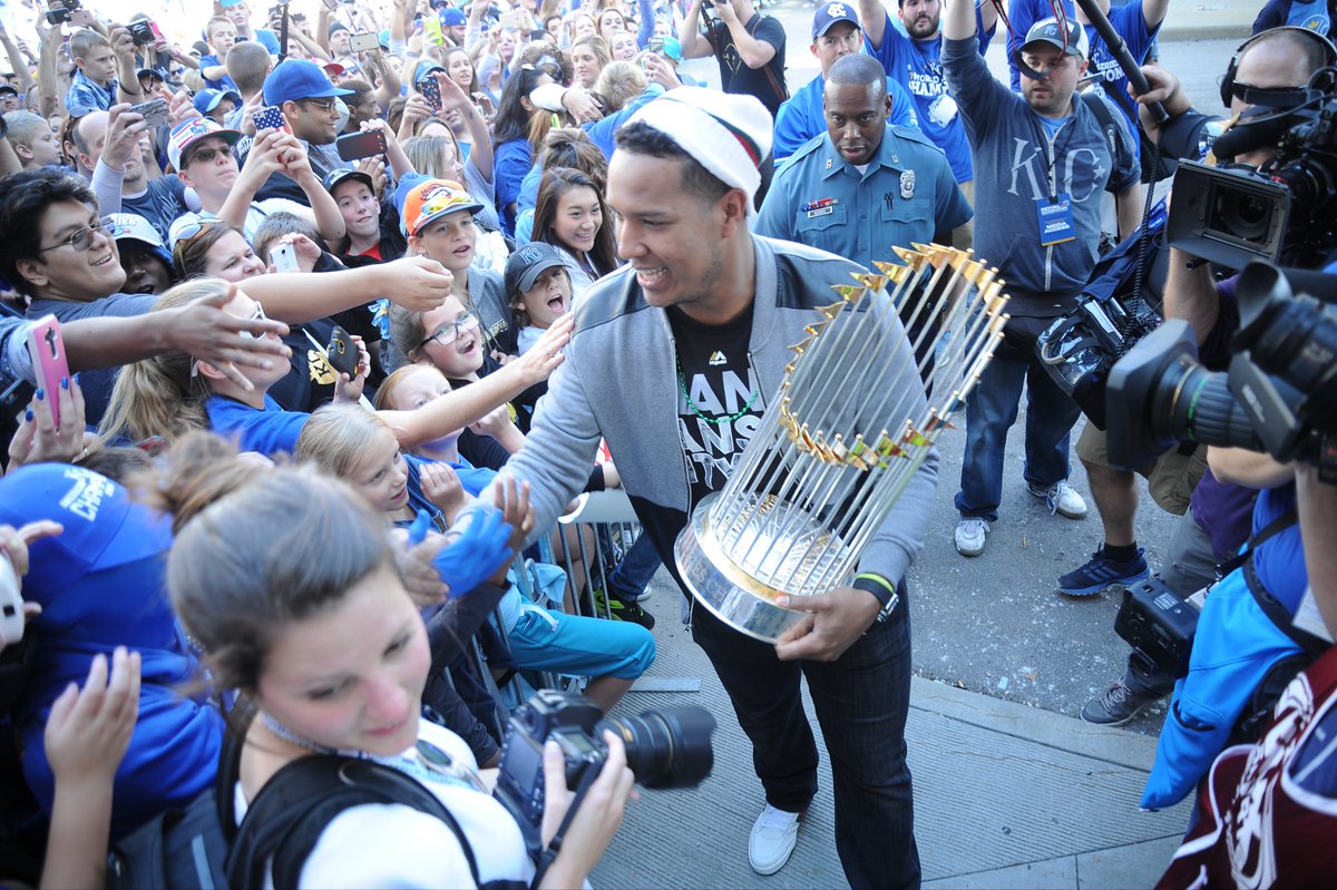 Royals's tweet photo. #OTD in 2015, we celebrated with 800,000 of our closest friends. https://t.co/UmJlPXrzeU