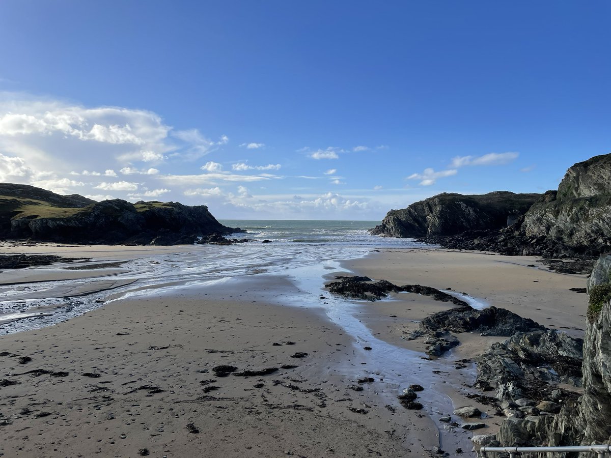 tsc_anglesey's tweet photo. What a difference a day makes! The sun came out  for us this morning ☀️ Abseiling and zip lining on the beach 👍 https://t.co/3qvk6ismoC