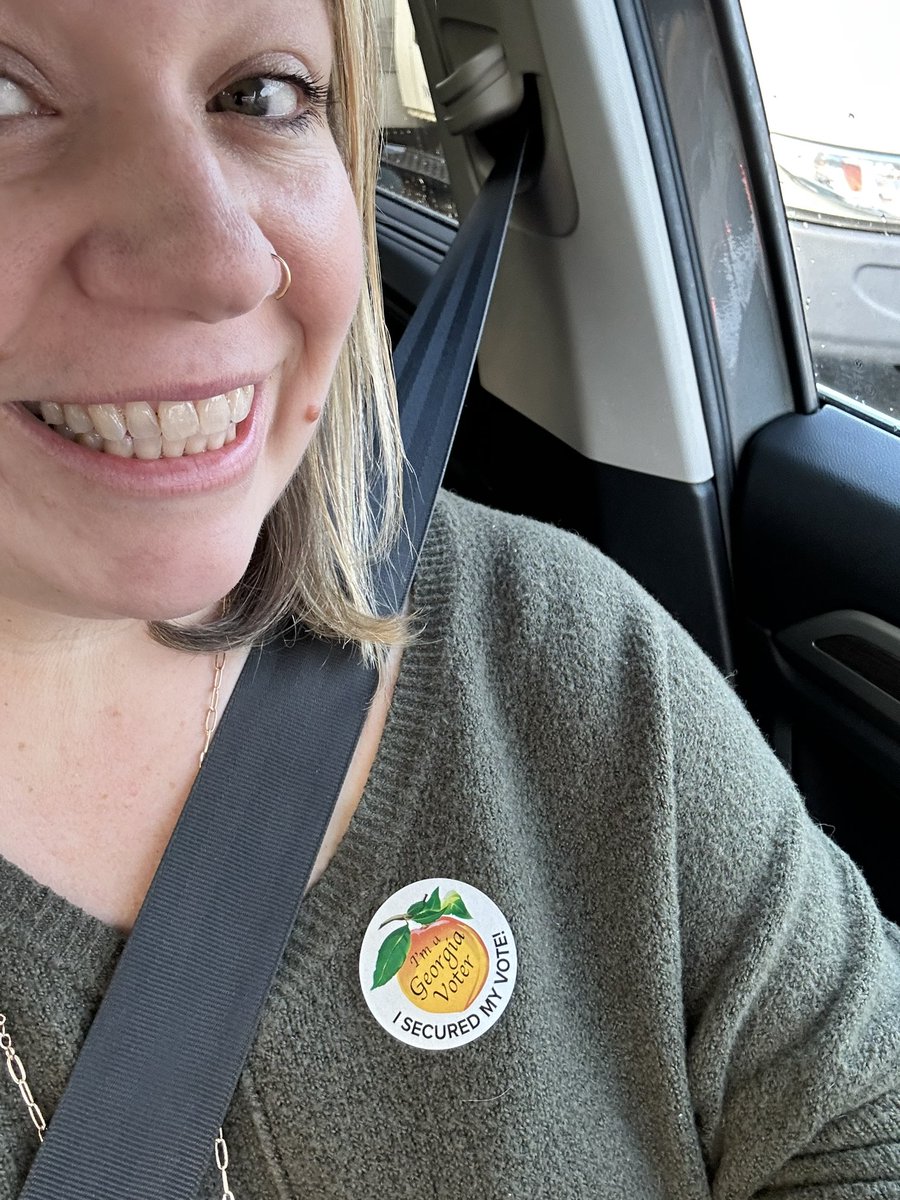 nyygurl's tweet photo. @staceyabrams @SenatorWarnock early voting 🗳️ https://t.co/f8xXWAmg0B