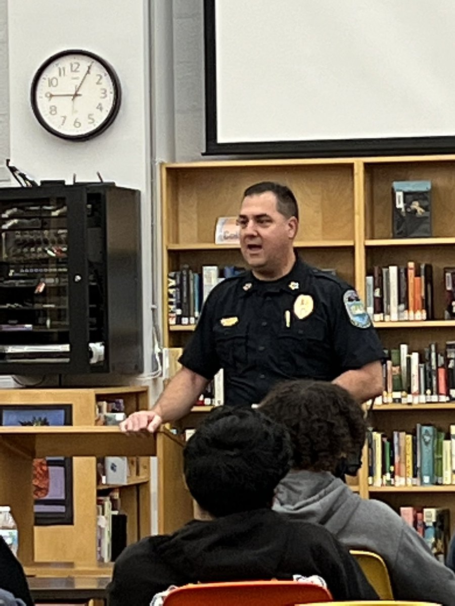 MsLizThacker's tweet photo. @FultonHigh listening to KPD Chief Noel talking to students about opportunities post graduation. #The865Academies https://t.co/vRvZCMwaOm
