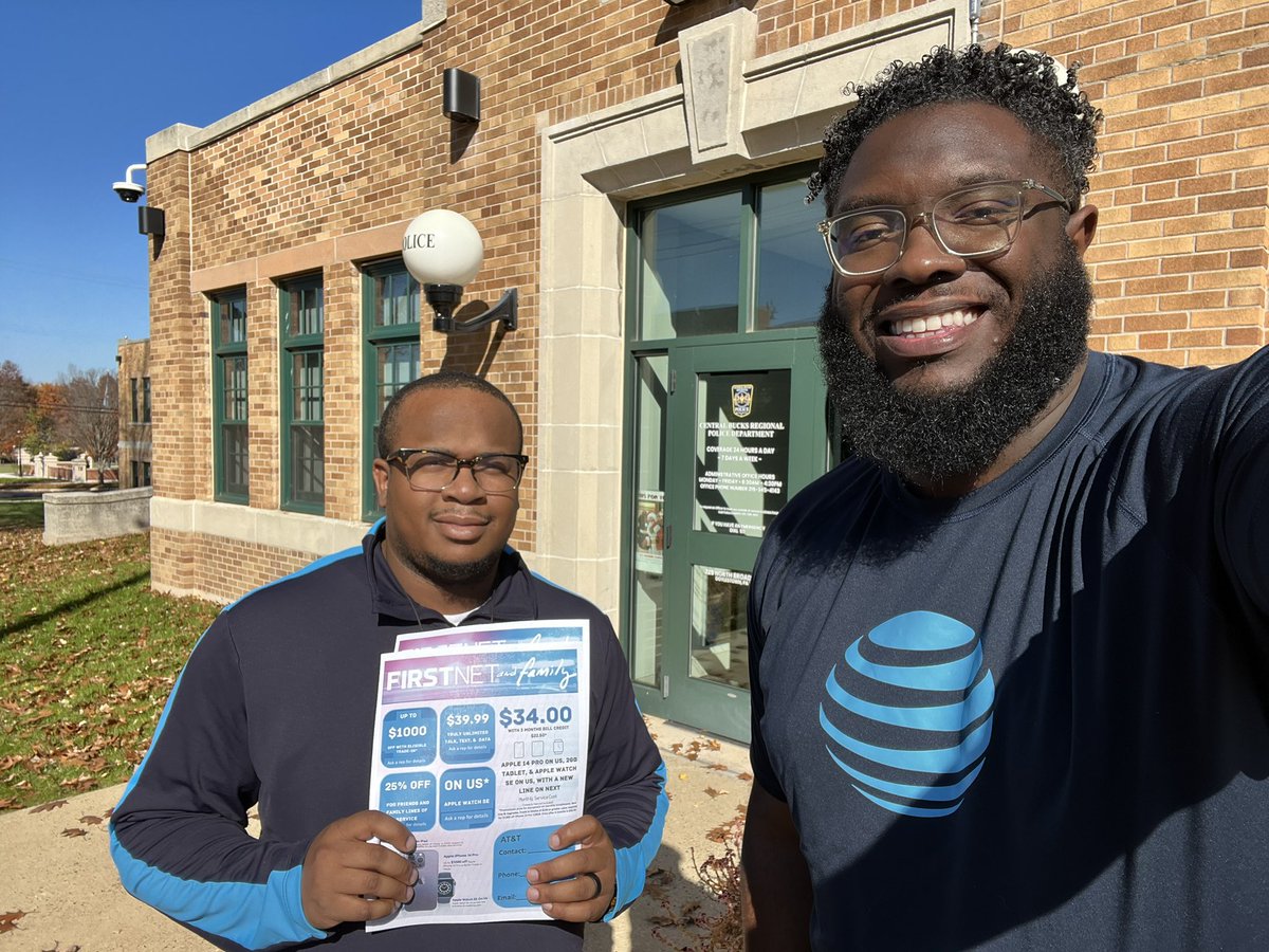 Haraan_S's tweet photo. We’re hitting the streets to flip Bucks County #blue . Had a amazing time informing local Bucks County first responders about FirstNet and setting up time to come out and appreciate them for all they do! #signaturestars #OHPAcalypse #PHLippingphilly #firstnet #lifeatatt https://t.co/Vw8Q0jDaUM