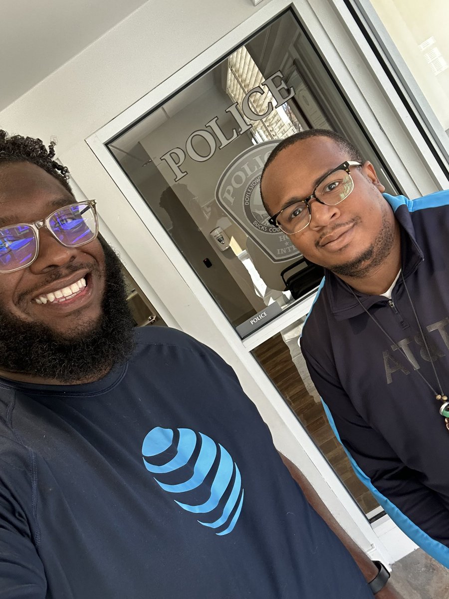 Haraan_S's tweet photo. We’re hitting the streets to flip Bucks County #blue . Had a amazing time informing local Bucks County first responders about FirstNet and setting up time to come out and appreciate them for all they do! #signaturestars #OHPAcalypse #PHLippingphilly #firstnet #lifeatatt https://t.co/Vw8Q0jDaUM
