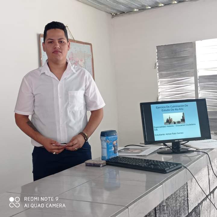 SoraniaDobao's tweet photo. Se gradúan en la #EPRaulCorrales de la provincia #CiegodeÁvila los dos primeros profesores de Historia y Educación Ciudadana para el nivel educativo Secundaria Básica , muchas felicidades y éxitos en la bella tarea de educar .#LatirAvileño #MNED #Cuba https://t.co/89yuTYoXBM