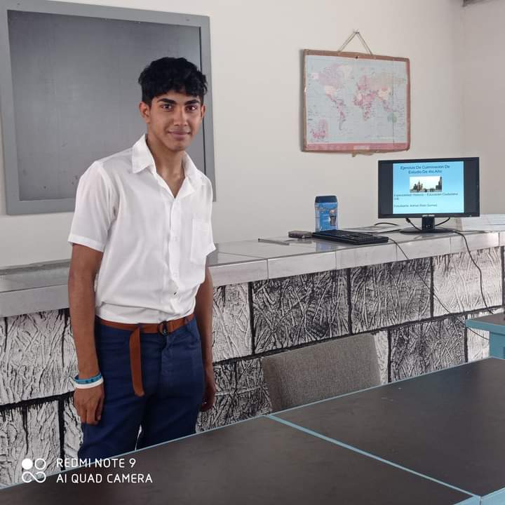 SoraniaDobao's tweet photo. Se gradúan en la #EPRaulCorrales de la provincia #CiegodeÁvila los dos primeros profesores de Historia y Educación Ciudadana para el nivel educativo Secundaria Básica , muchas felicidades y éxitos en la bella tarea de educar .#LatirAvileño #MNED #Cuba https://t.co/89yuTYoXBM