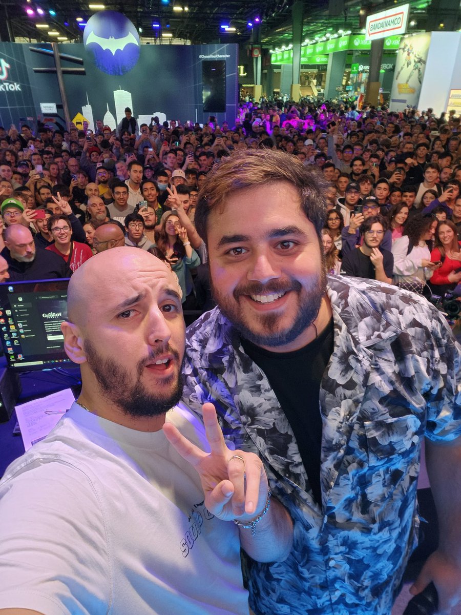 Jirayalecochon's tweet photo. On monte sur #LeRing pour la Finale du tournoi MultiVersus ! On est en place avec le roi @Doigby sur le stand @JBLQuantumFR 🥊
Ça va être du level de MALADE (Les meilleurs joueurs)

🔥 https://t.co/jx0QQr3uV5 https://t.co/pPl3wXDjwo