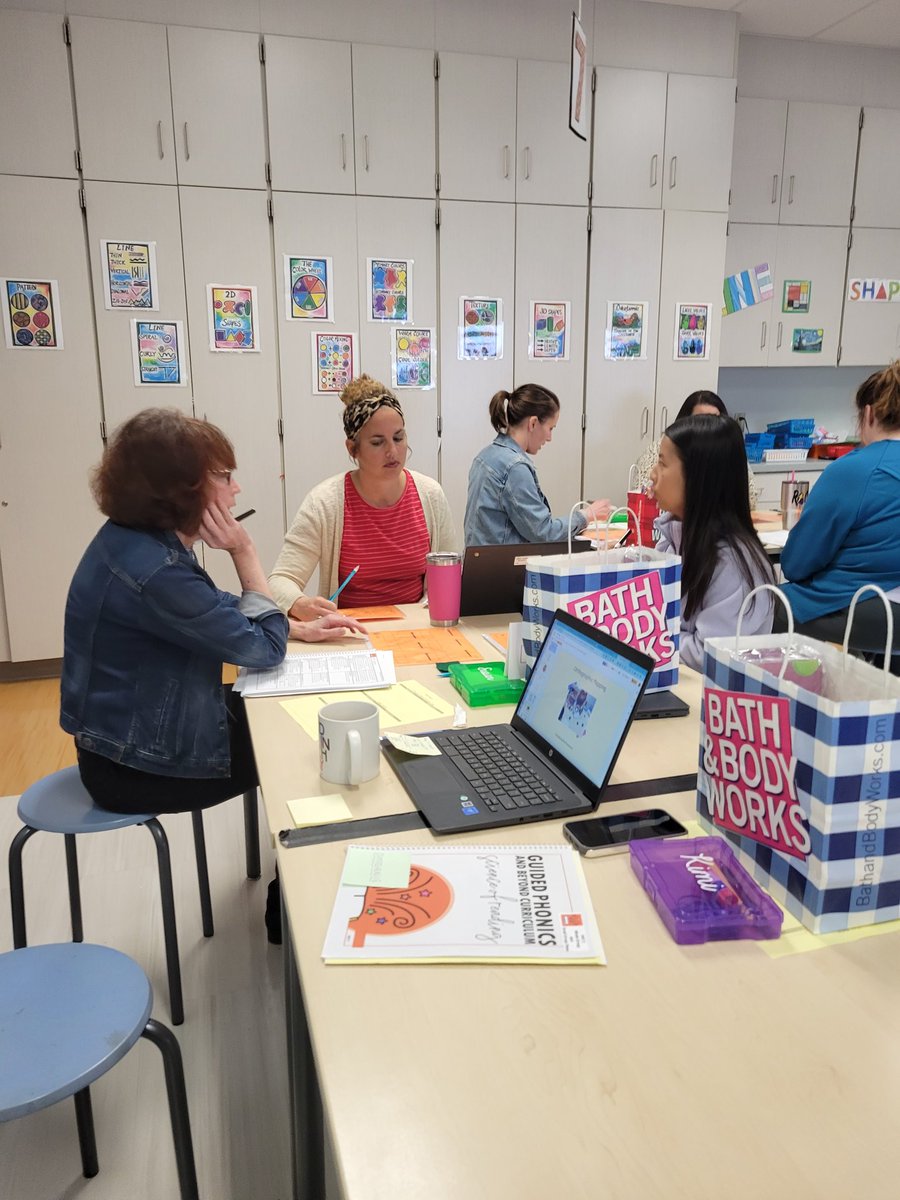 angie_kendall12's tweet photo. Teachers practicing instructional practices and true collaboration during professional learning led by master teacher, Kim Barnhart and admin Andy Conkle and Nicole Jewell. All hands on deck!! #relevance #DMKA #intentional  @PerryTwpSchools @NIETteach https://t.co/nrpPR804YX