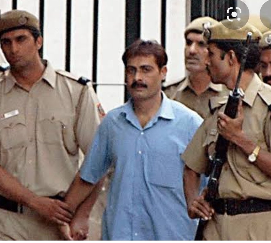 lawyer_Manish_G's tweet photo. SC ने Red Fort हमले के आरोपी मोहम्मद आरिफ को मृत्यु की सजा की पुष्टि की है,

आरिफ की पुनर्विचार याचिका खारिज. #RedfortAttackCase https://t.co/qQfNLrbolw