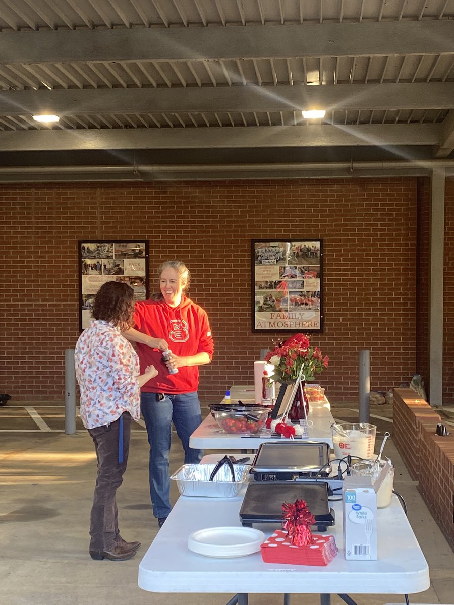 LingjuanL's tweet photo. We have so many reasons to be happy! Today is #wellnessday @NCState @NCState_BAE please come to join us under the Weaver Pavilion for some pancakes offered by @GareyAFox @AGGEEFox https://t.co/fkvjpzyrBt