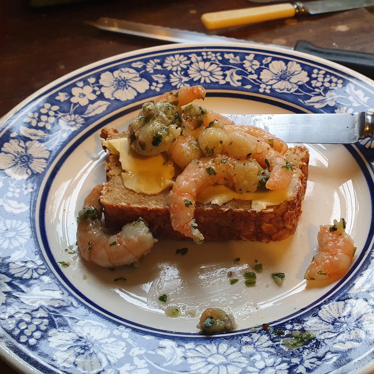 vivyouell's tweet image. I made this! 
I do not usually do this sort of thing.
It makes me feel competent in a way I've not experienced for years.
#Oatbread #glutenfree #baking