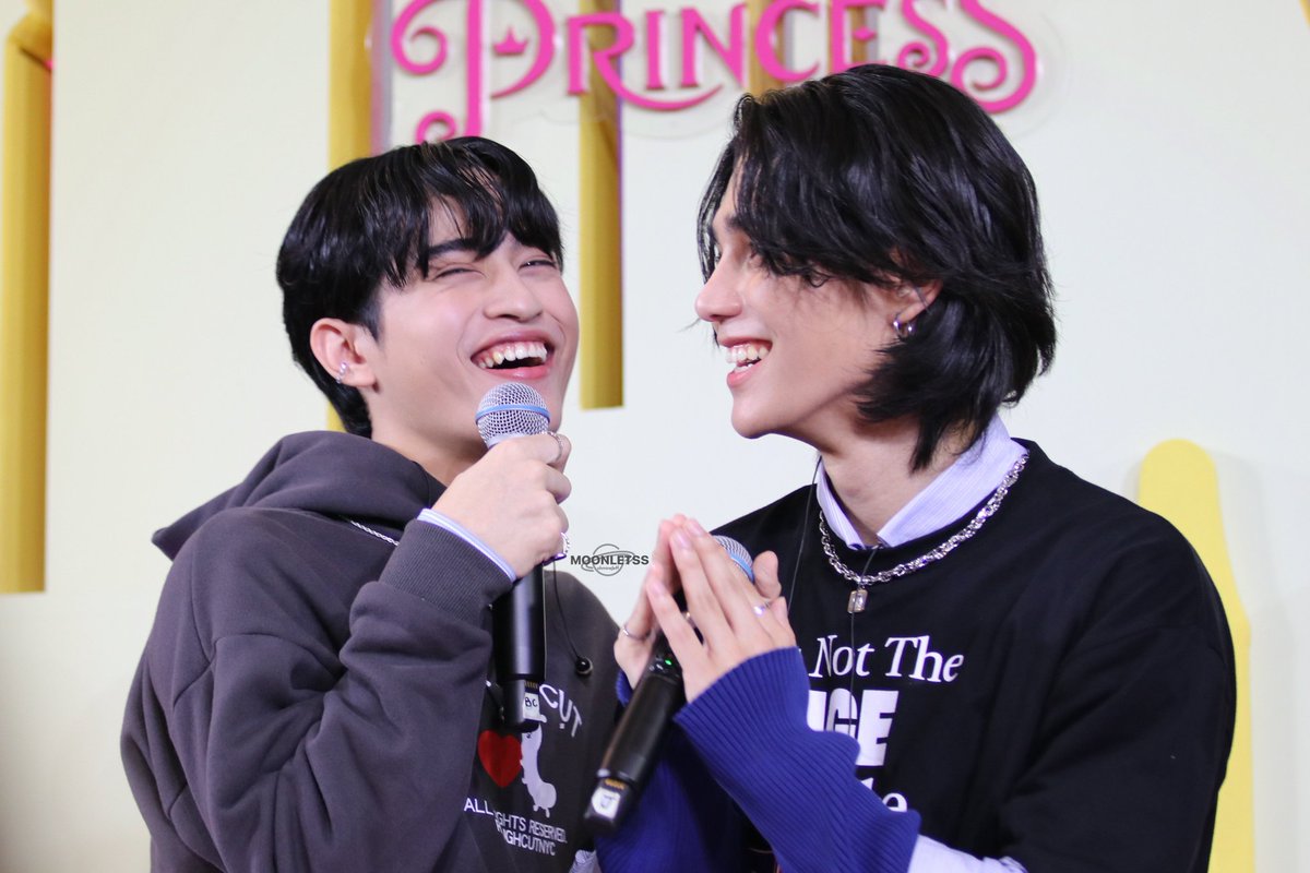 saturnnunitjbc's tweet photo. 𝟢3 | 𝟣1 | 𝟤𝟤 → Hoy iban muy bonitos ambos, aquí algunas fotografías del evento 💜🪐

#KedsThailandXJeffBarcode https://t.co/ojUzOdAG5M