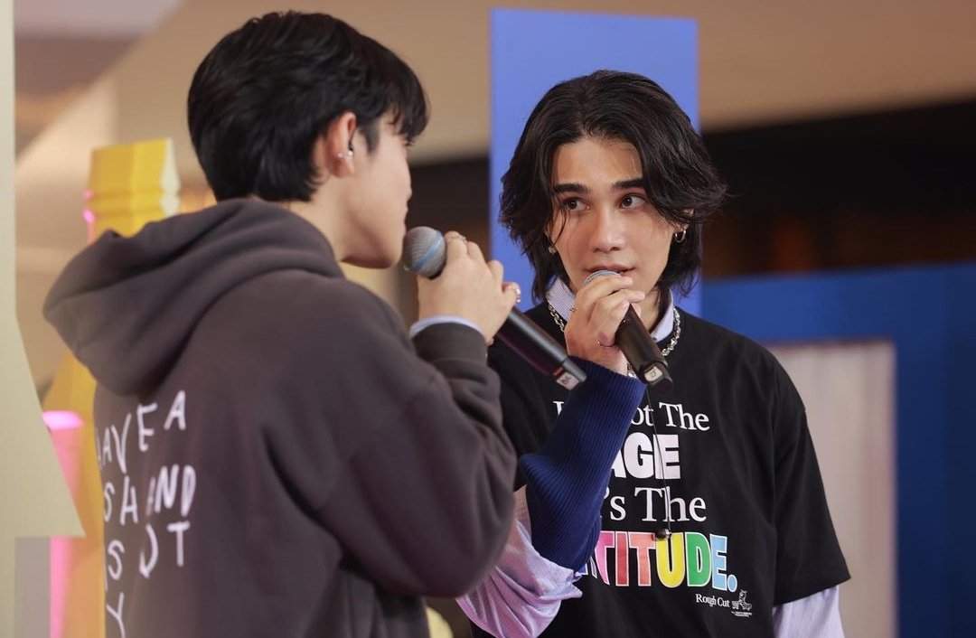 saturnnunitjbc's tweet photo. 𝟢3 | 𝟣1 | 𝟤𝟤 → Hoy iban muy bonitos ambos, aquí algunas fotografías del evento 💜🪐

#KedsThailandXJeffBarcode https://t.co/ojUzOdAG5M