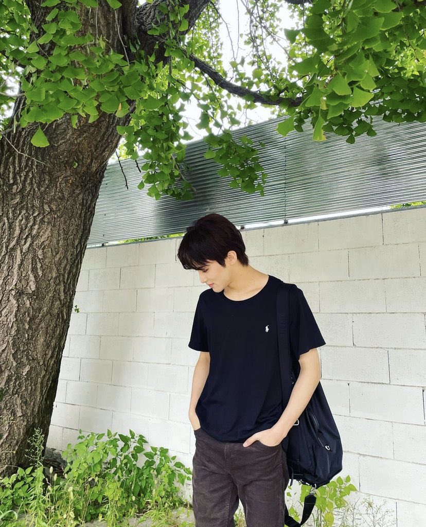 maelkimo's tweet photo. @junmyeonjhjs Hallo terimakasihh sebelumnya udh ngadain GA ini sehat selalu bahagia selalu,hari ini udh galau bangett apalagi besokk,wish me luckk aku bisa ketemu kesayamganku ini aminnn😭🥰 https://t.co/kYWBUZ5ys1