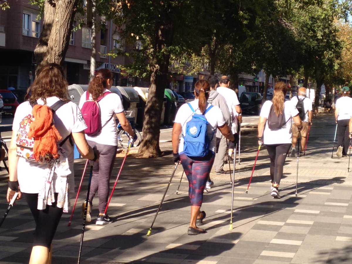 Aquest dissabte us esperam davant del Centre de Salut de Son Serra - La Vileta per a conèixer la tècnica de la marxa nòrdica amb una nova jornada de #NordicWalkingSaludable
📆 5 de novembre 
🕙A les 10 h 
Inscripcions gratuïtes i préstec de bastons 👉 bit.ly/3RmH5NA