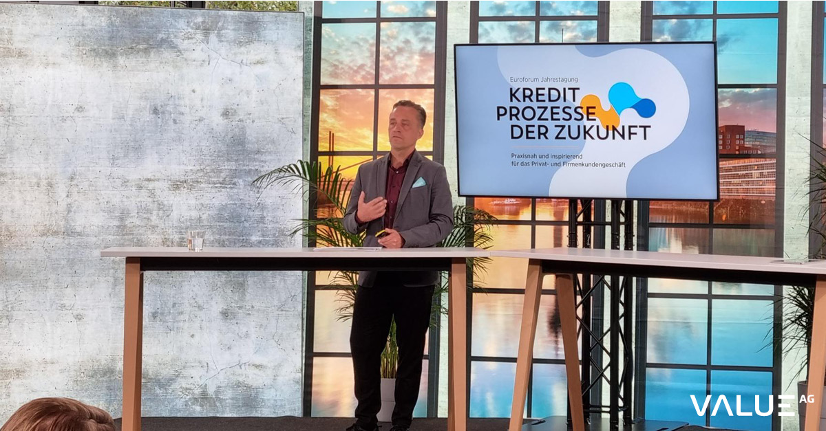 Wie sehen Kreditprozesse der Zukunft aus? Unser Co-CEO Jens Honigmann war als Referent bei der Euroforum Jahrestagung vor Ort: "Moderne Immobilienbewertung im Zeichen von Marktveränderungen, aufsichtsrechtlichen Erfordernissen und digitalem Fortschritt." #immobilienbewertung