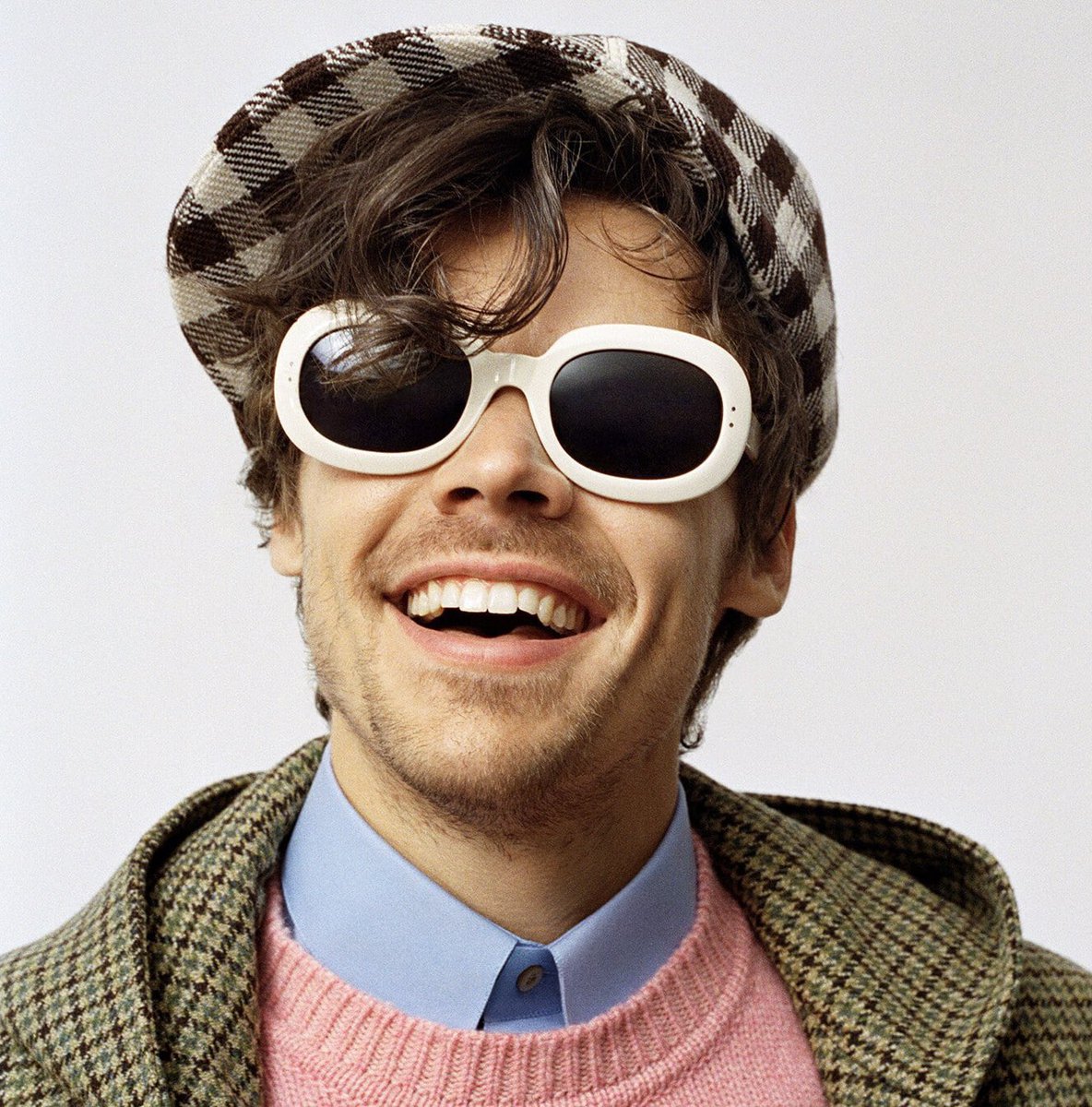 HSFEATURES's tweet photo. Smiley Harry for Gucci. https://t.co/uiu9bwz9z7